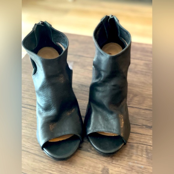 Black block heels - Picture 1 of 3